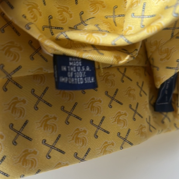 Vineyard Vines Custom Collection Handmade Silk Tie - Golf Clubs & Rooster 🏌️🐓 - Picture 6 of 7